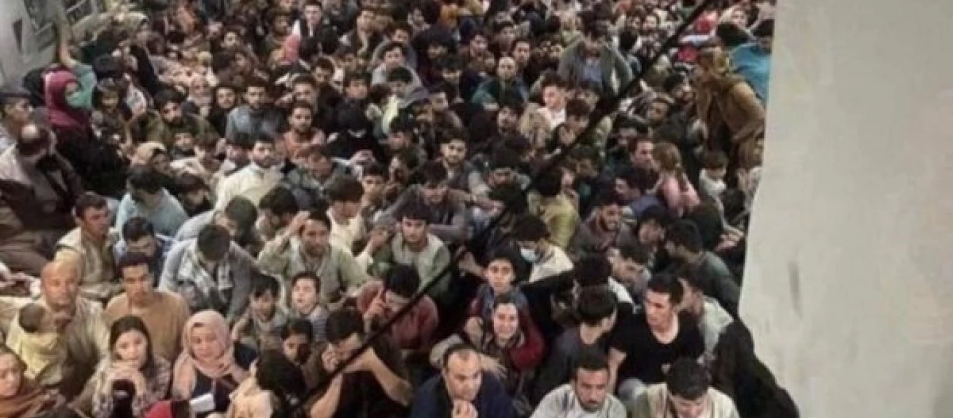 Περίπου 12.000 πολίτες απομακρύνθηκαν σε μια εβδομάδα από το Αφγανιστάν σύμφωνα με το ΝΑΤΟ